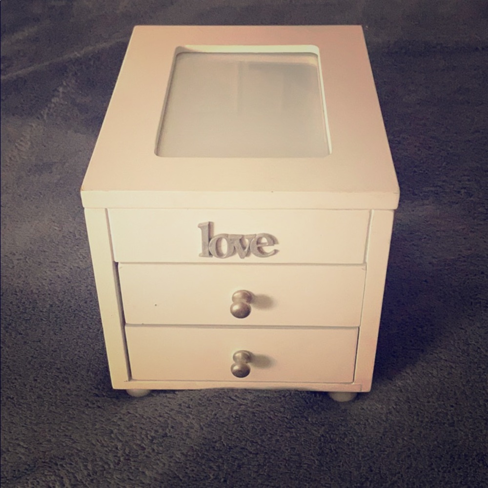 Jewelry box